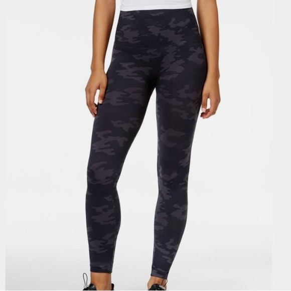SPANX Look At Me Now Leggings - Black Camo - Picture 5 of 5